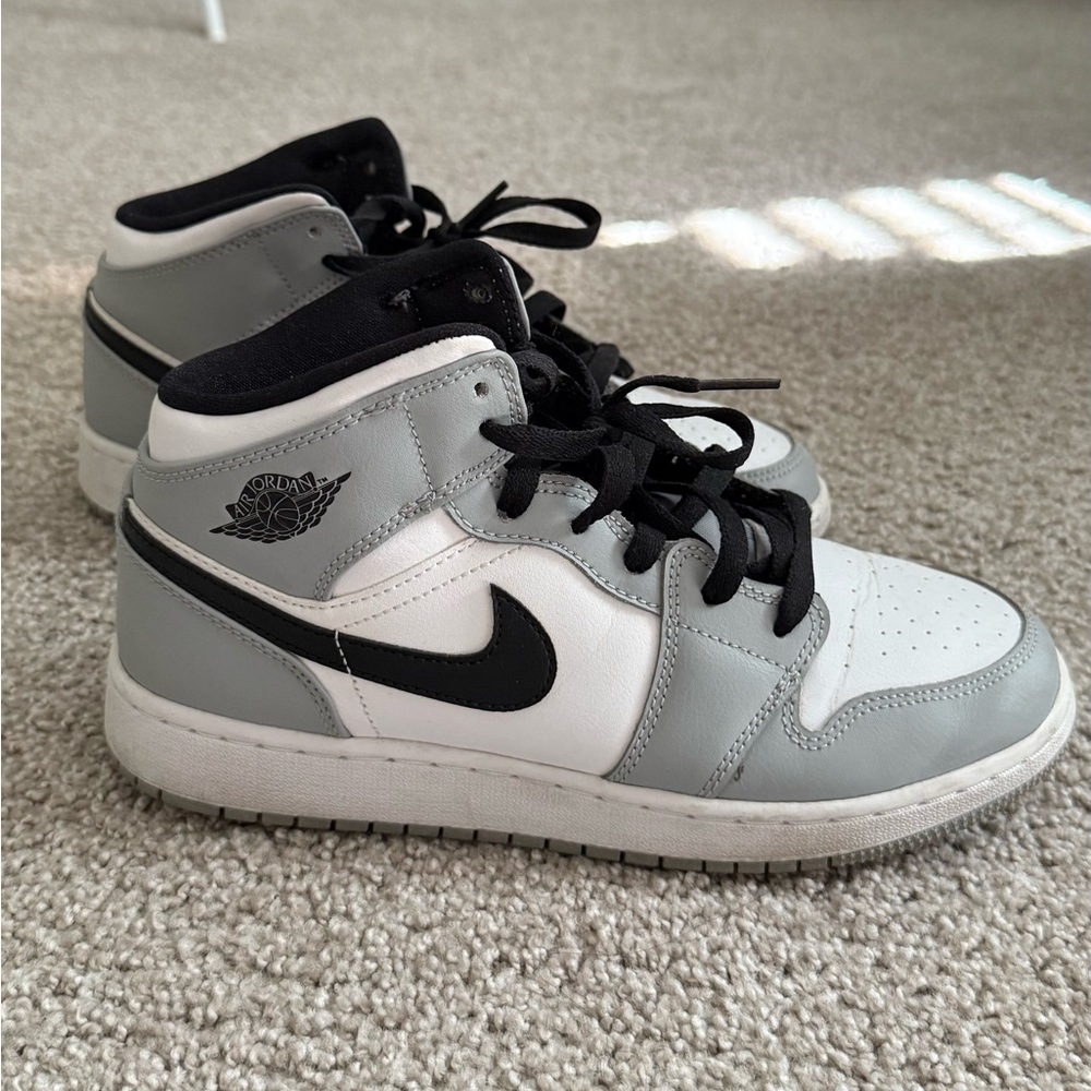 Jordan 1 Mid - Light Smoke Grey